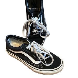 Unisex Old Skool Black & White Vintage Style Canvas Skate Sneakers From Vans